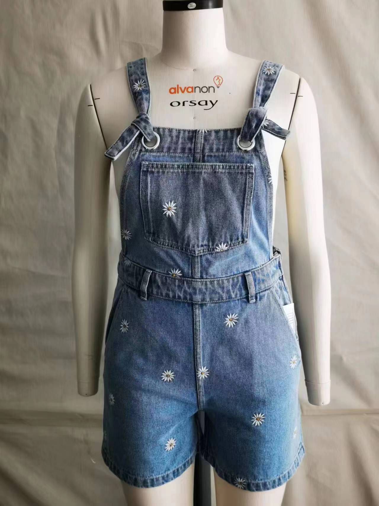 背帶繡花短褲_青島紡聯(lián)集團(tuán)進(jìn)出口有限公司